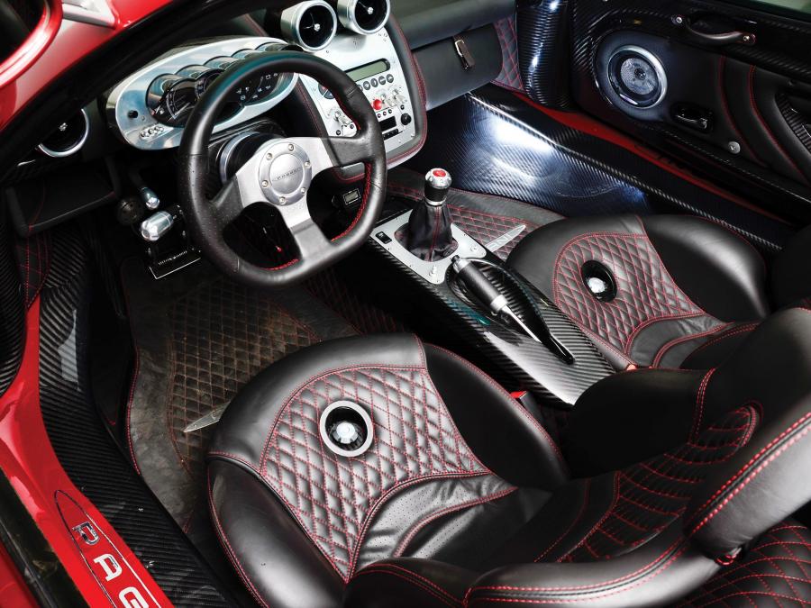 Интерьер Pagani Zonda C12 S 7.3 Roadster 2002 года  (фото 8 из 20)